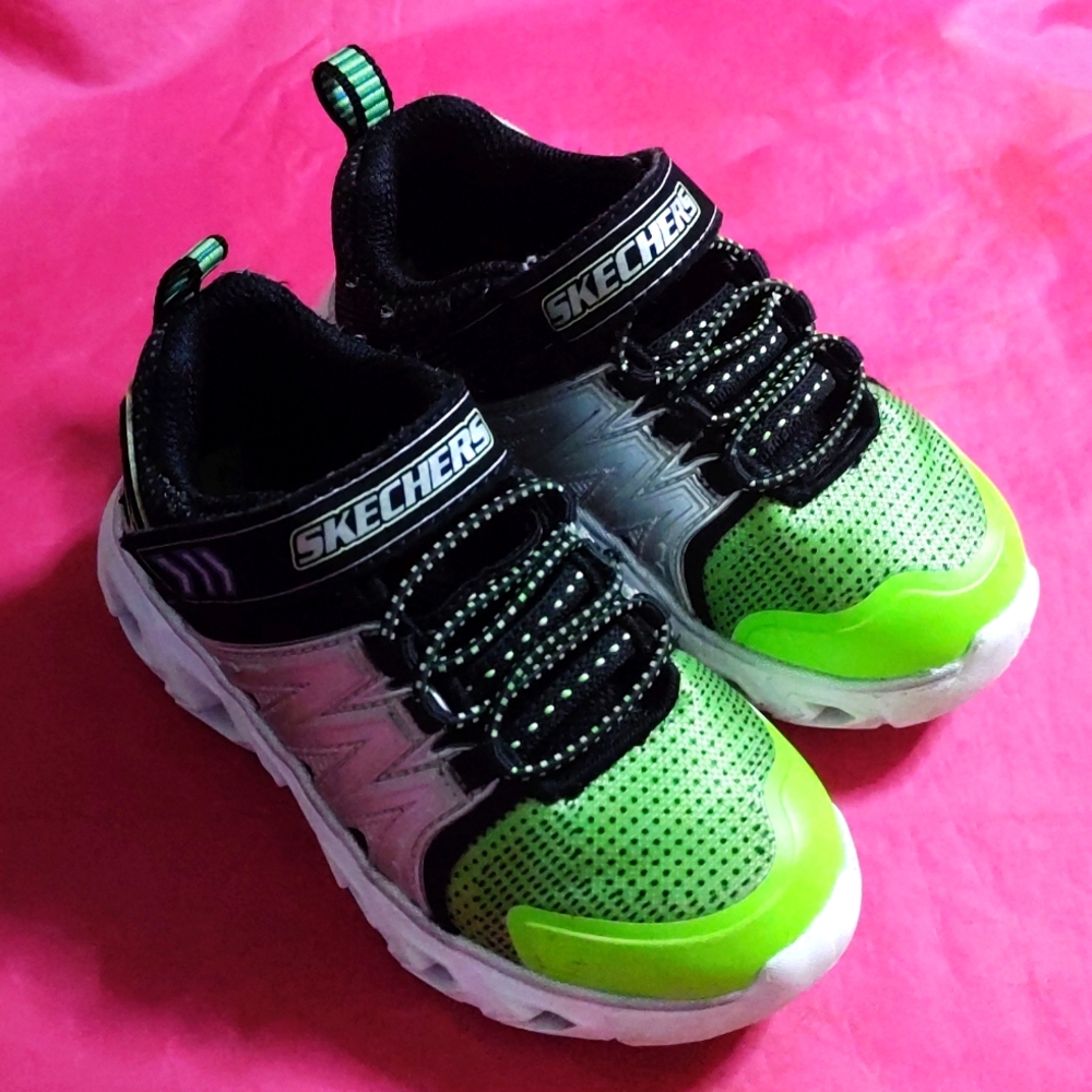 Skechers lights up toddler boy size 7